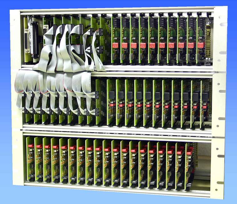 19-Zoll-Rahmen mit verschiedenen Steckkarten